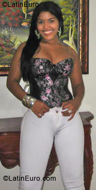 Date this stunning Dominican Republic girl Magda from Santo Domingo DO6445