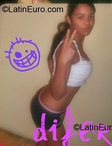 Date this sultry Dominican Republic girl Reveca from Santo Domingo DO6524