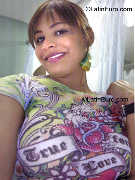 Date this fun Dominican Republic girl Yadira from Santo Domingo DO6531