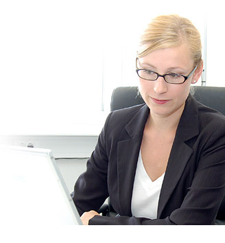 Date this happy United Kingdom girl Manager from London GB470