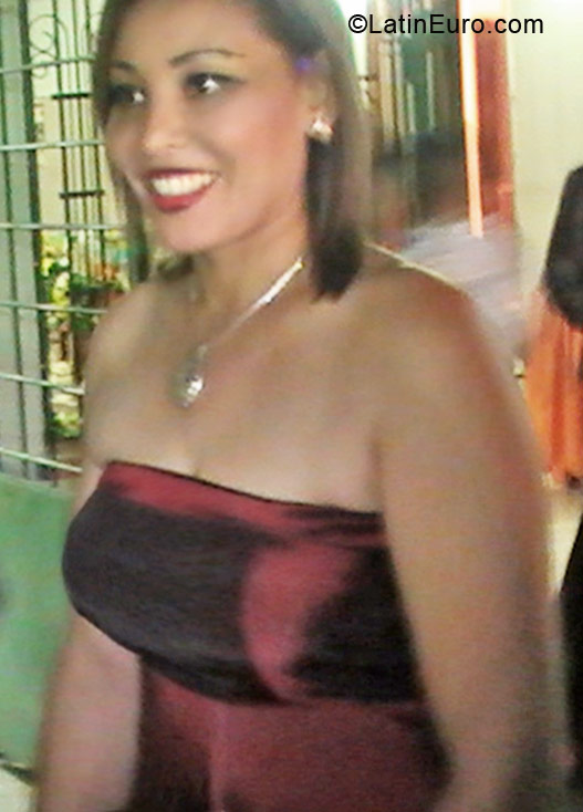 Date this happy Honduras girl Cathia from Colon HN286