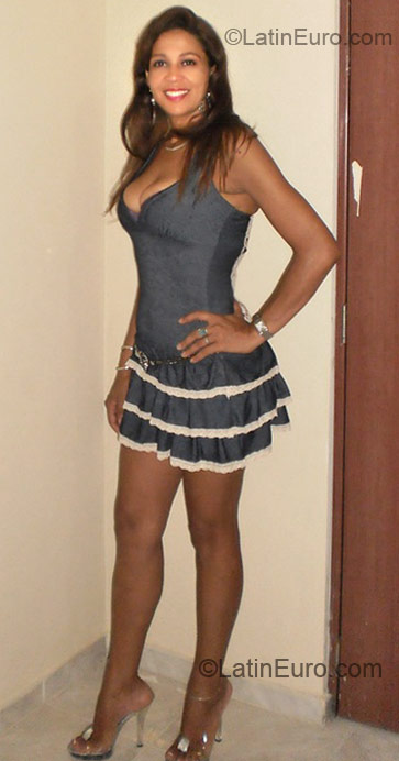 Date this pretty Dominican Republic girl Raquel from Santiago DO6697