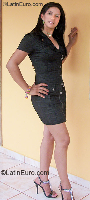 Date this tall Dominican Republic girl Aris from Santiago DO6705