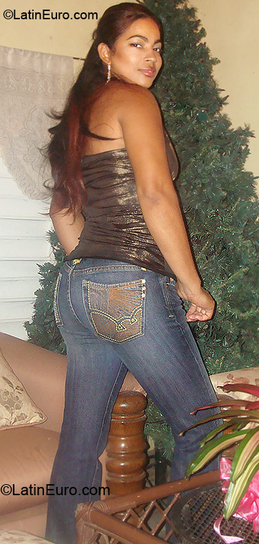 Date this good-looking Dominican Republic girl Carolina from Santo Domingo DO6833