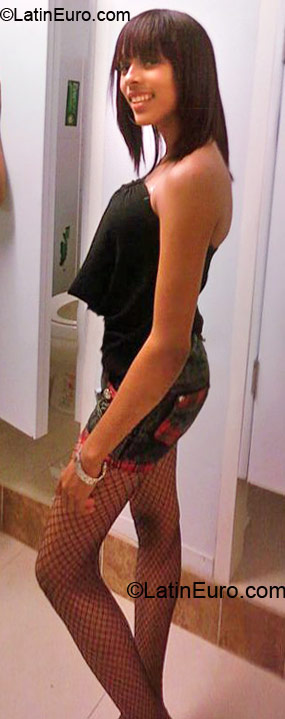 Date this athletic Dominican Republic girl Francina from Santiago DO6902