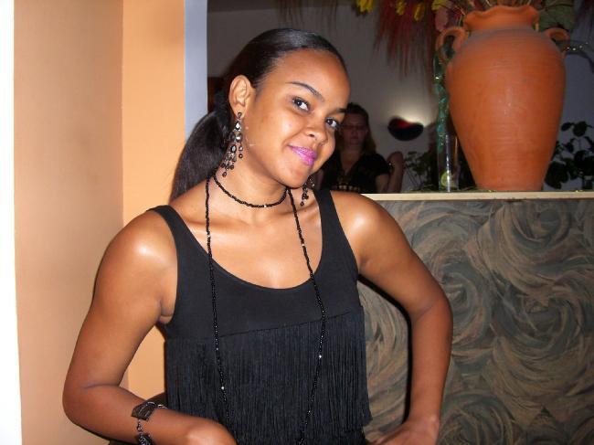 Date this attractive United States girl Linda nima from LA.California IC42