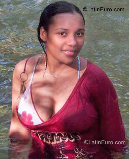 Date this cute Dominican Republic girl Mayerlin from Nagua DO6952