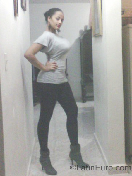 Date this good-looking Dominican Republic girl Leecey from Cabarete DO13841
