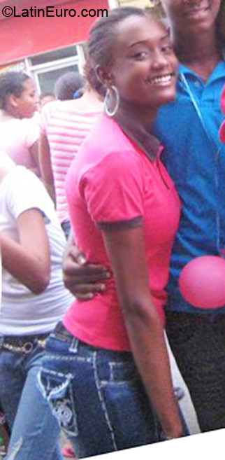 Date this fun Dominican Republic girl Andreina from Santo Domingo DO7006