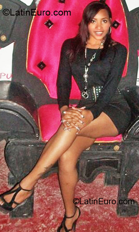 Date this foxy Dominican Republic girl LookingforGoodM from santo domingo DO7012