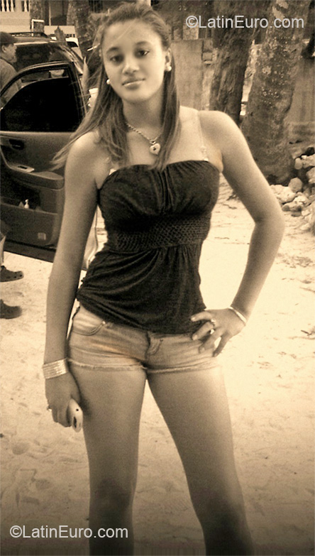 Date this voluptuous Dominican Republic girl Elizabeth from Santo Domingo DO7051