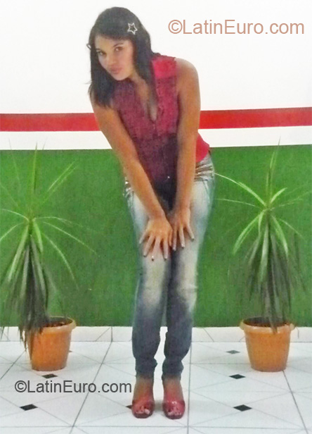 Date this attractive Brazil girl Denise from Belem BR4948