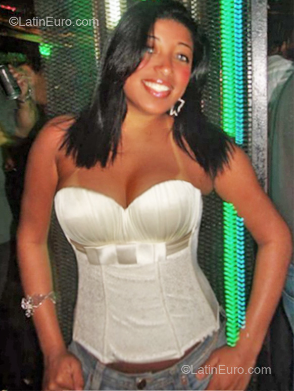 Date this cute Brazil girl Aryane from Rio De Janeiro BR4956