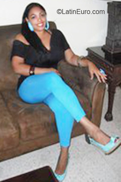 Date this hot Dominican Republic girl Nathali from Azua DO7101