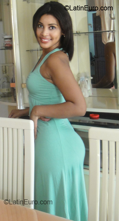 Date this nice looking Dominican Republic girl Licy from Santo Domingo DO22991