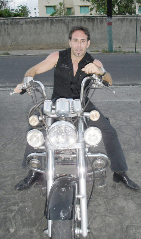 Date this nice looking Dominican Republic man Mario from Santo Domingo DO7197