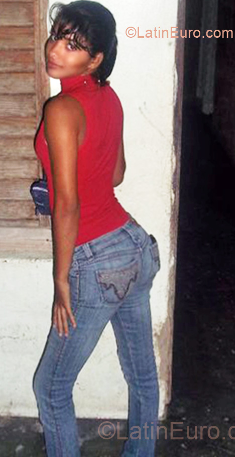 Date this funny Dominican Republic girl Griseli from Jarabacoa DO7383