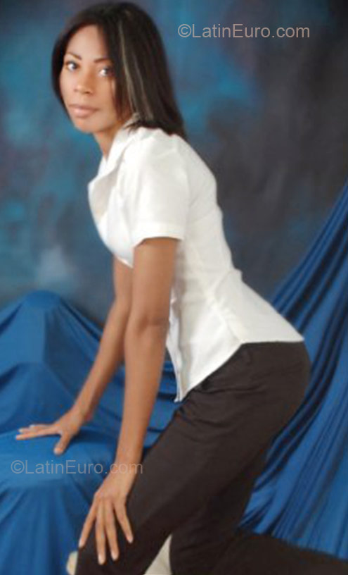 Date this good-looking Dominican Republic girl Zunilda from Santiago DO9179