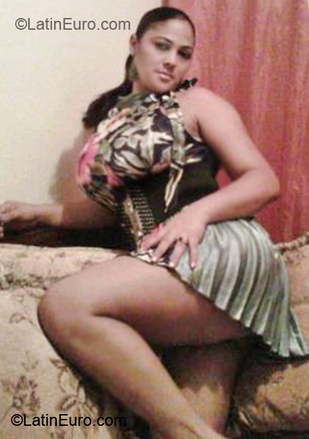 Date this stunning Dominican Republic girl Ivelisse from Santiago DO7623