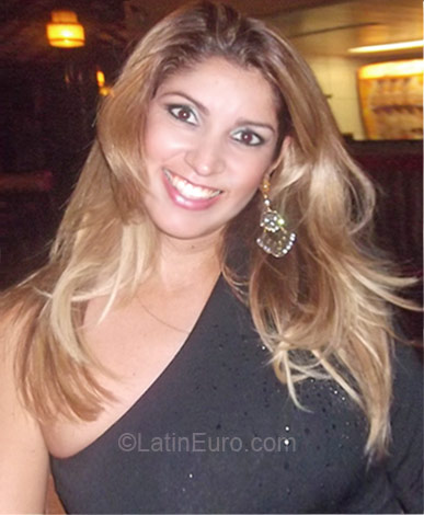 Date this stunning Brazil girl Fatima from Salvador BR5332