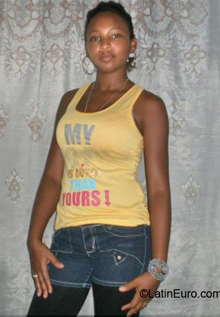 Date this foxy Dominican Republic girl Daritza from Santo Domingo DO7674