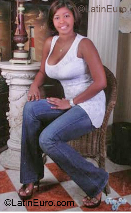 Date this lovely Dominican Republic girl Lina from Santo Domingo DO10212