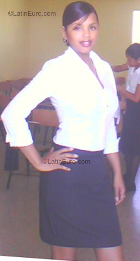 Date this happy Dominican Republic girl Margaret from Puerto Plata DO7687