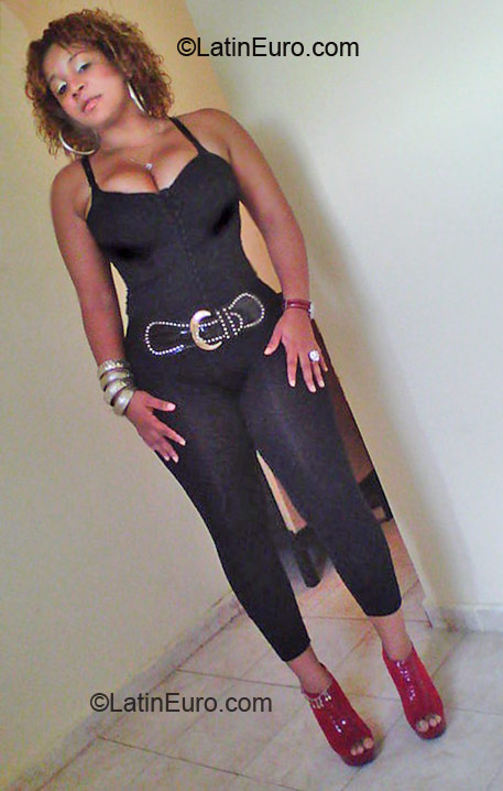 Date this sensual Dominican Republic girl Carmen elena from Santiago De Los Caballeros DO7690