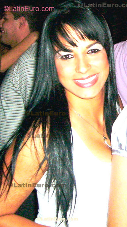 Date this nice looking Brazil girl Cristiane from Santos BR5400