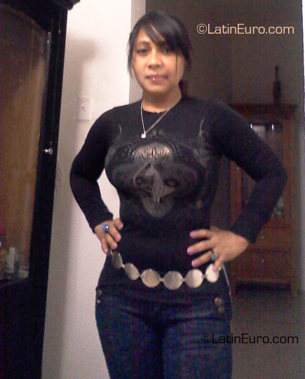 Date this tall United States girl Ivelisse from New York City US9970