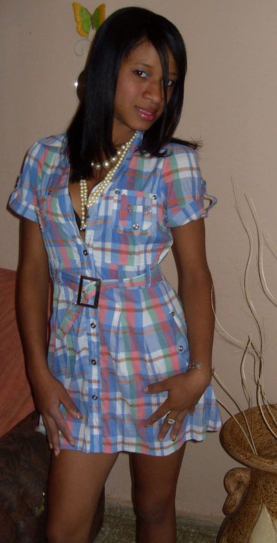 Date this happy Dominican Republic girl Vaneza from Santo Domingo DO7769