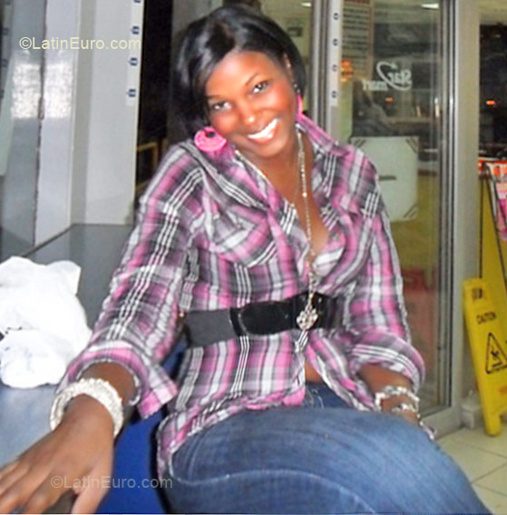 Date this cute Dominican Republic girl Raquel from Santo Domingo DO7872