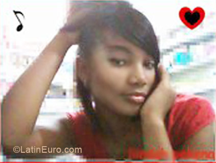Date this beautiful Dominican Republic girl Victoria from Santo Domingo DO8022