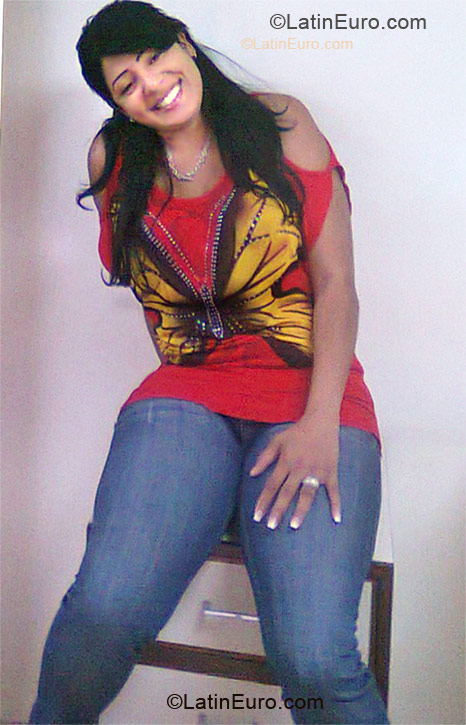 Date this pretty Dominican Republic girl Euridice from Santo Domingo DO7899