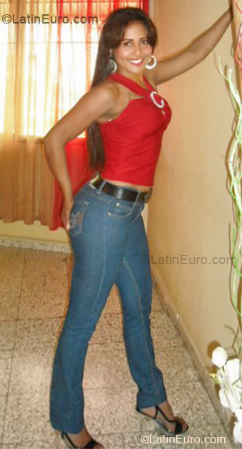 Date this delightful Dominican Republic girl Yuberkis from Santiago DO7905
