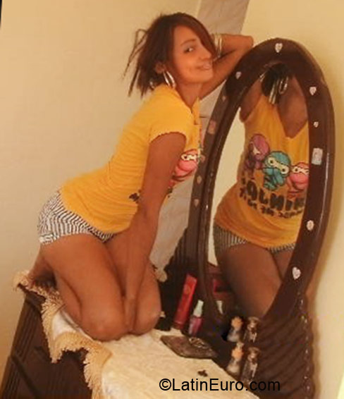 Date this stunning Dominican Republic girl Betania from Montecristi DO7911