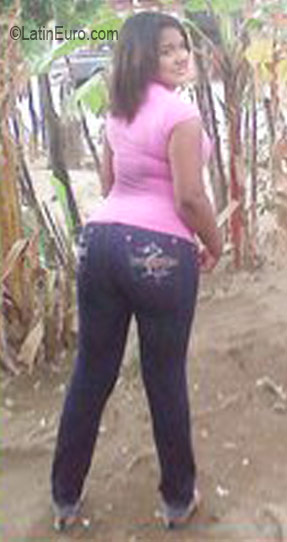 Date this foxy Dominican Republic girl Carolina from Santiago DO7950