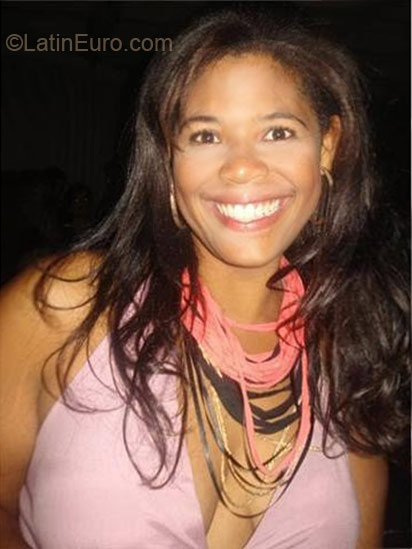 Date this sensual Brazil girl Tainah from Brasilia BR5602