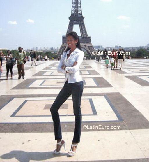 Date this young Ivory Coast girl Briga from Abidjan IC48