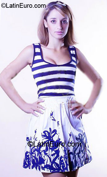 Date this athletic Brazil girl Laura from Amparo BR5653