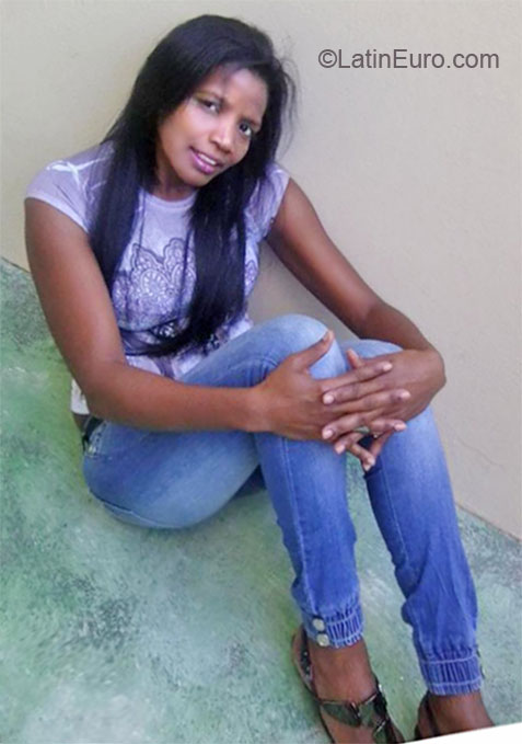 Date this gorgeous Dominican Republic girl Nayelin from Santiago DO8055