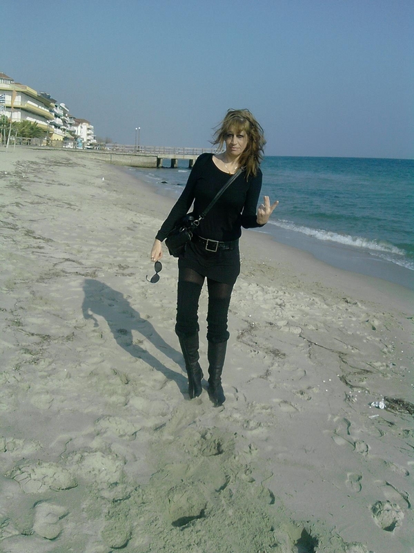 Date this gorgeous Greece girl Claualex from Katrini GR35