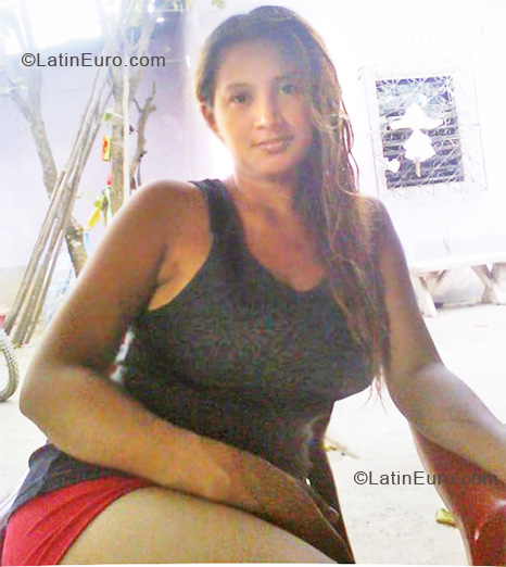 Date this voluptuous Honduras girl Wendy from Villanueva HN341