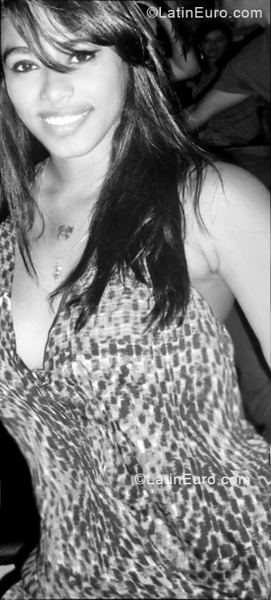 Date this lovely Brazil girl Fernanda from Salvador BR5733