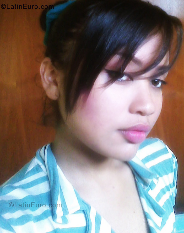 Date this delightful Brazil girl Gleiciane from Brasilia BR5760