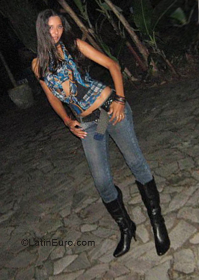 Date this lovely Brazil girl Paula from Porto Seguro BR5800