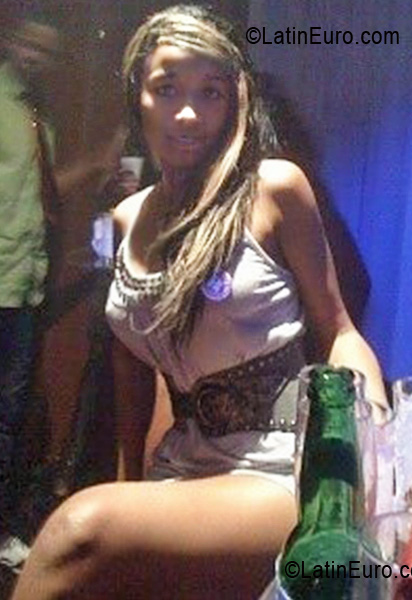 Date this athletic Dominican Republic girl Sofia from Santo Domingo DO8256