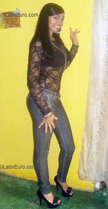 Date this voluptuous Dominican Republic girl Berenice from Santiago De Los Caballeros DO9752