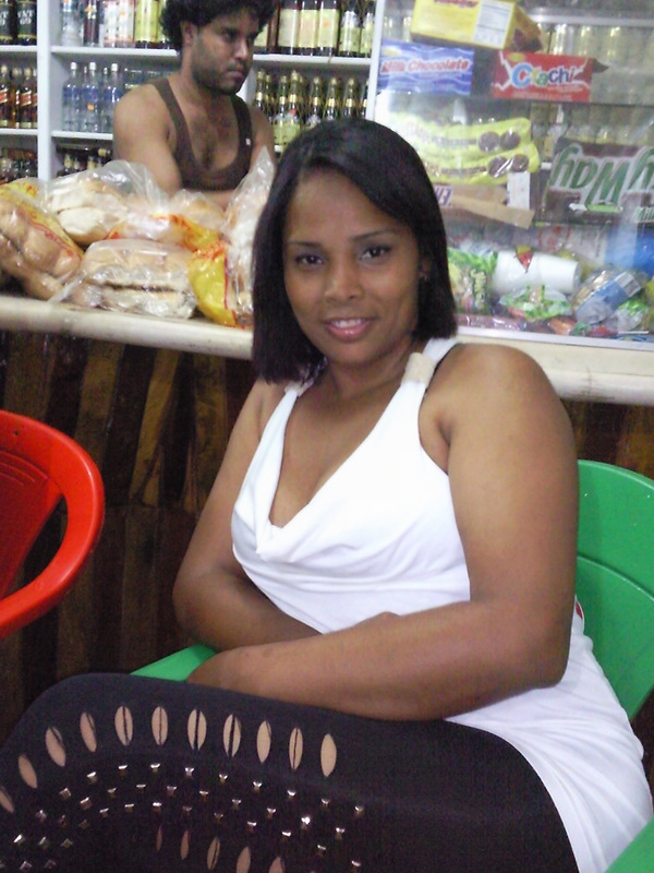 Date this good-looking Dominican Republic girl Mia from Santo Domingo DO8334