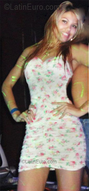 Date this fun Brazil girl Dayane from Goiania BR5841